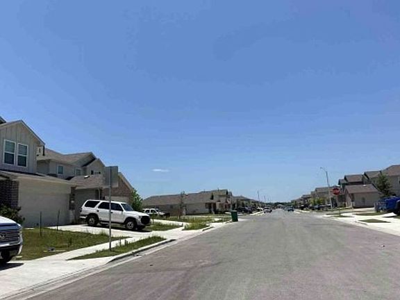 Exterior Neighborhood (street photo)