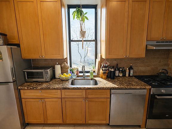 4th image of 12 W 104th St APT 1E