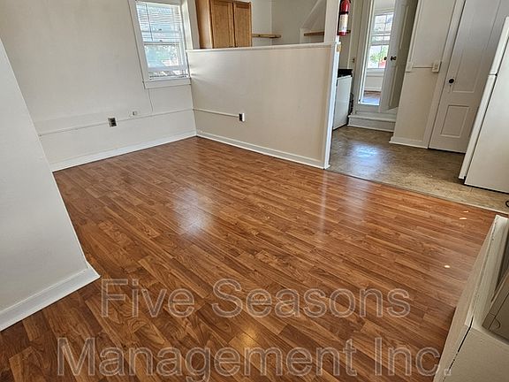 3rd image of 19 Grant St APT 7
