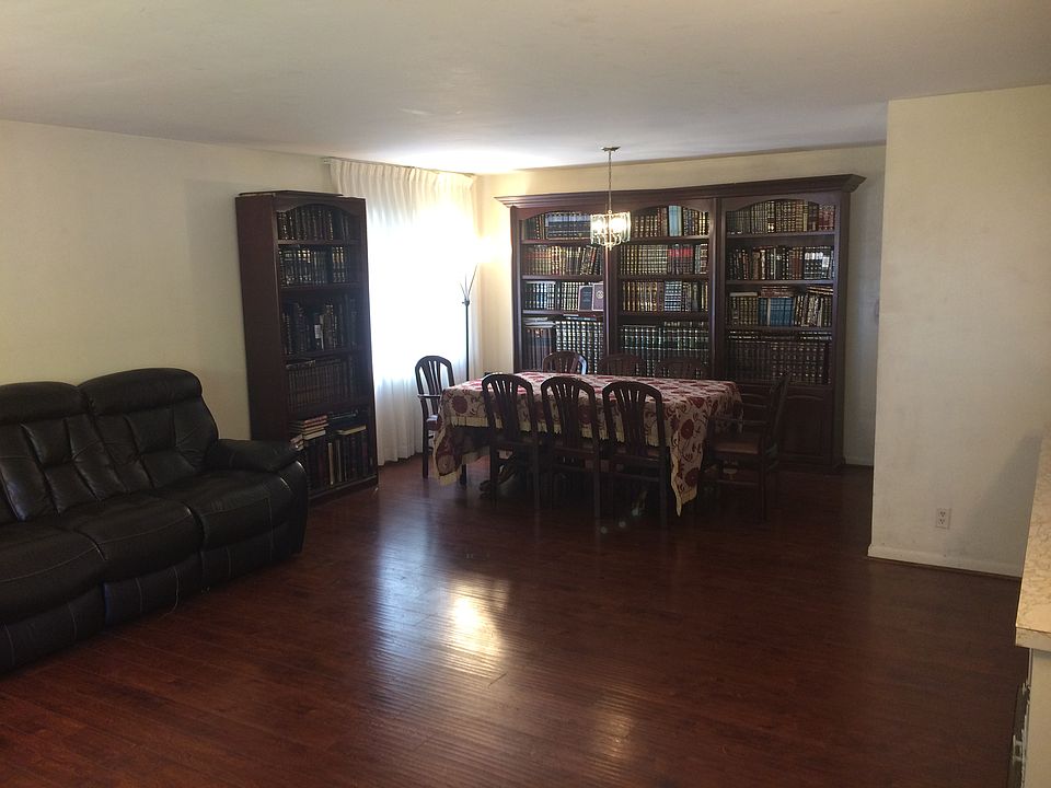 2nd image of 91 Saint Regis Dr S