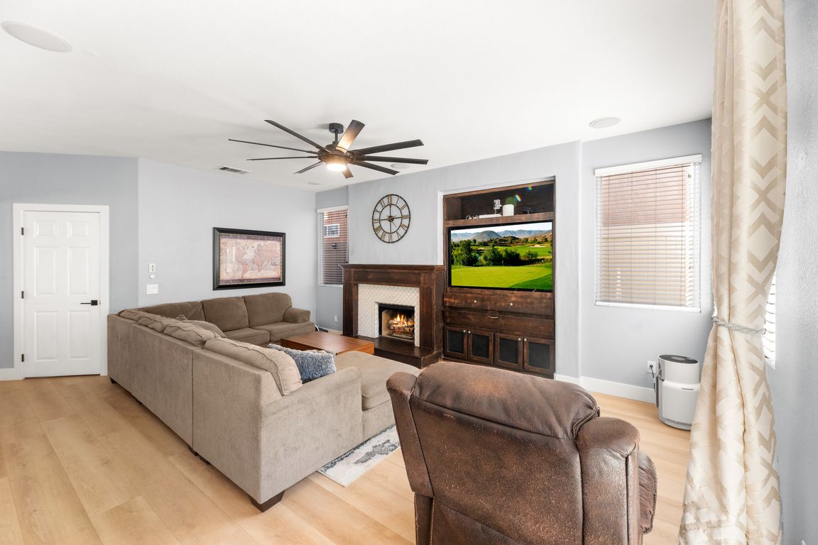 next background image