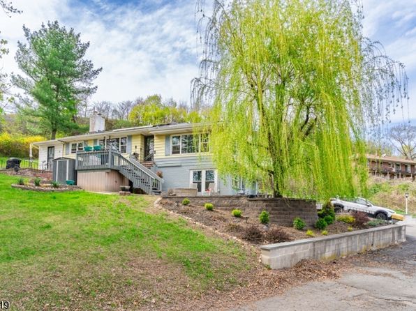 2 Grand Summit Ave, Haledon Boro, NJ 07508