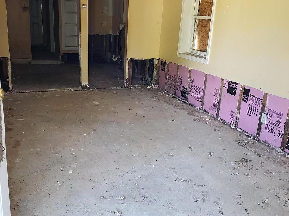 2nd image of 20 E 4th St