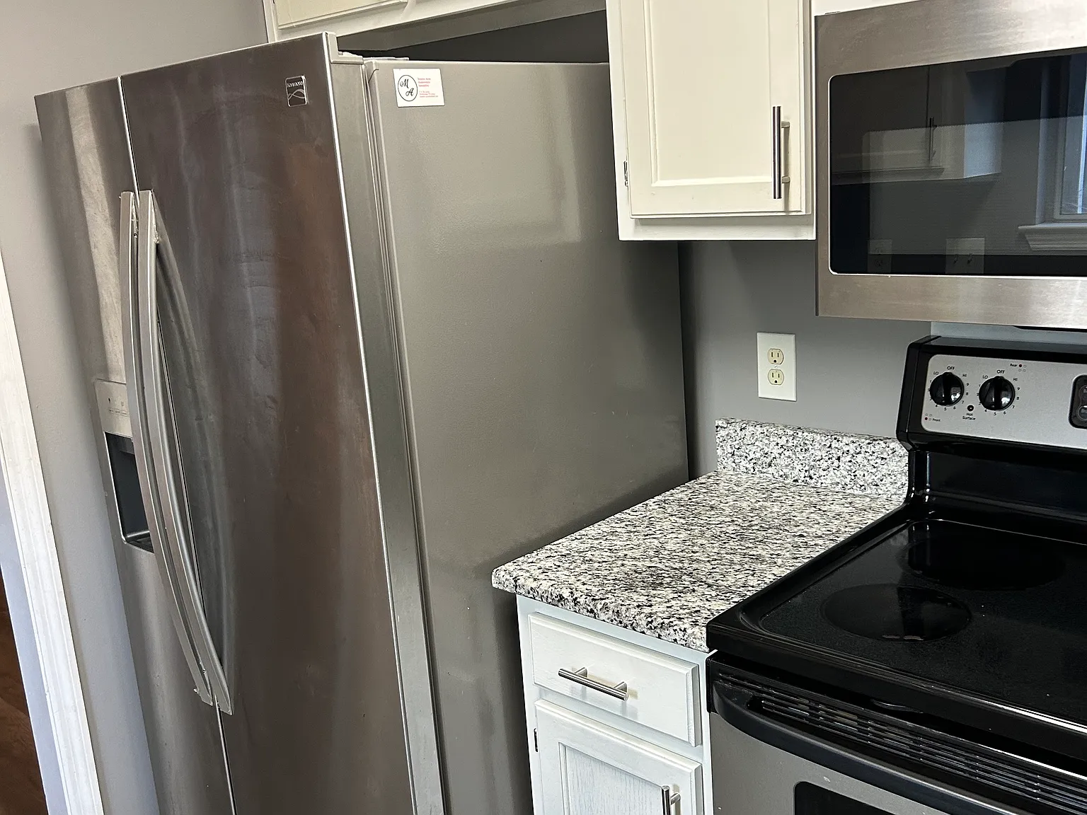 7526 Eric Dr — Photo 2