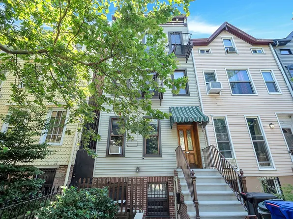 96 Vanderbilt Ave, Brooklyn, NY 11205