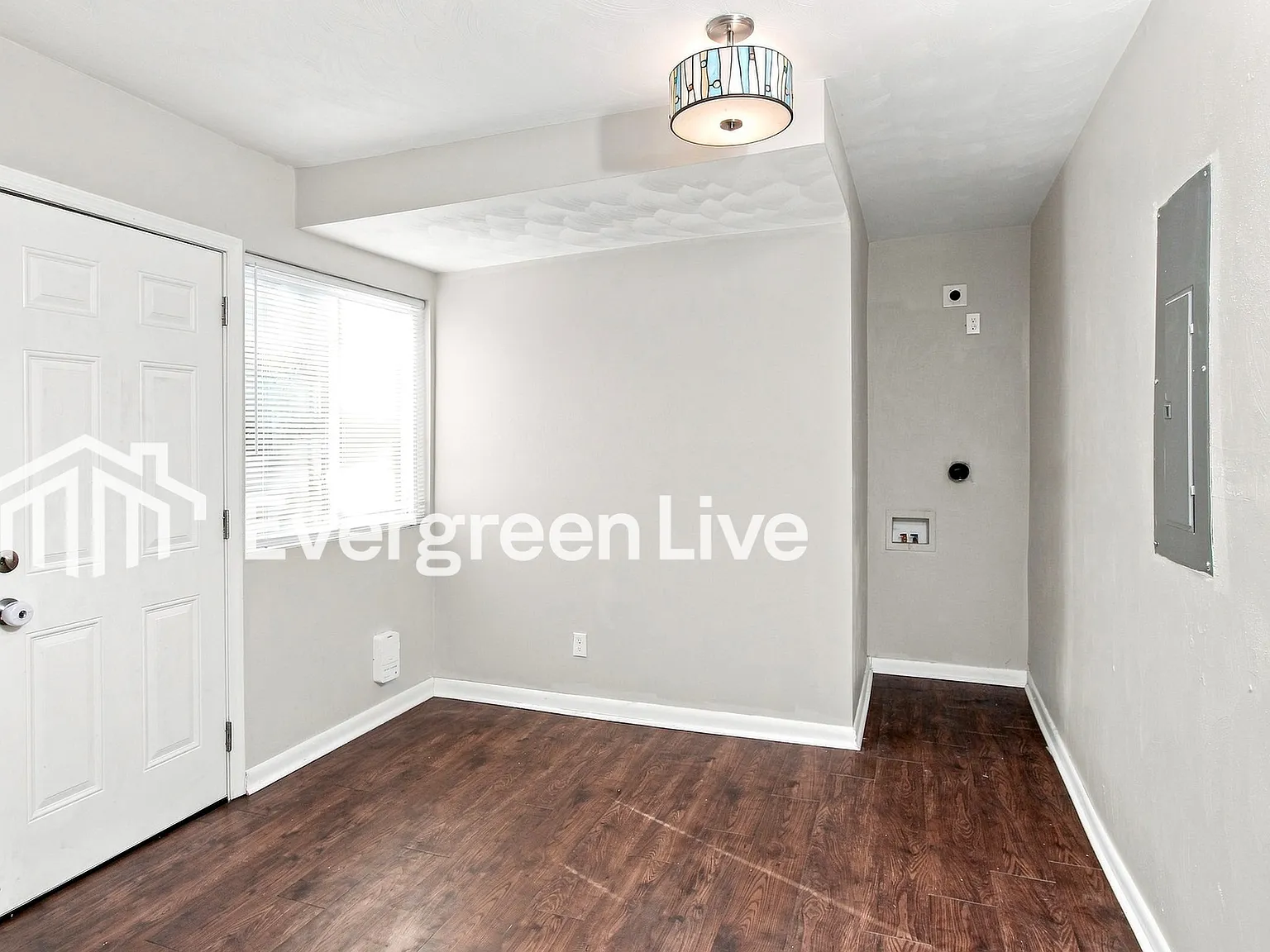 3 bed, 1.5 bath, 1200 sqft, $1,895 — Photo 3