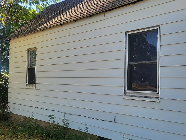 2710 W Antoinette St — Photo 2