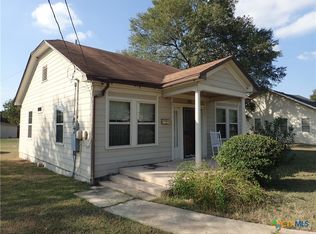 824 S Laurel Ave, Luling, TX 78648
