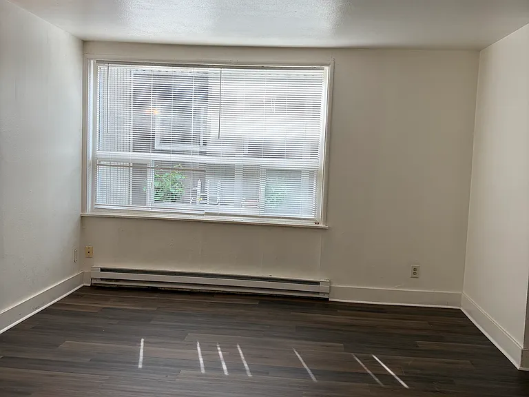 1453 S 308th St #4 — Photo 2