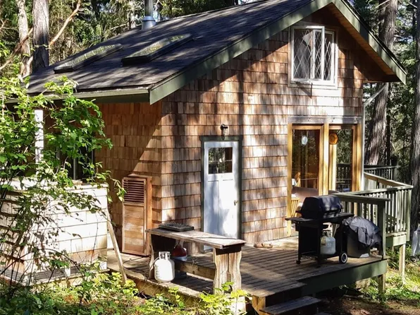 LT 1st NE, Ruxton Island, BC
