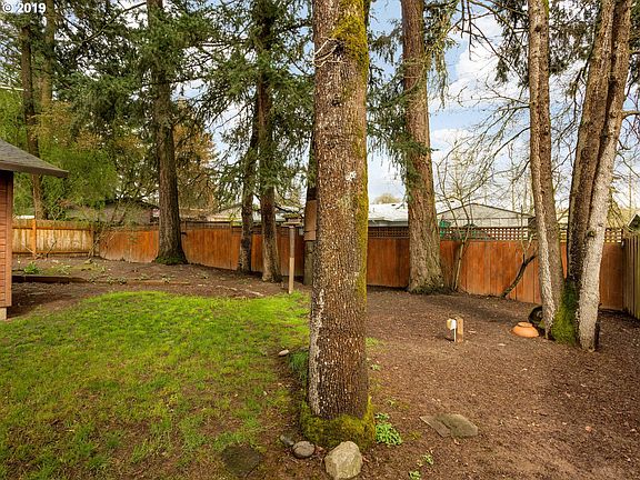 4th image of 10890 SW 83rd Ave
