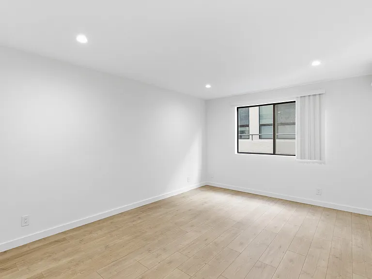 642 NW Knoll Dr — Photo 11