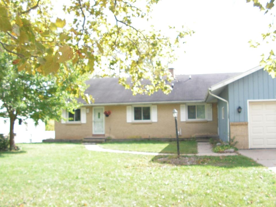 1st image of 3970 Camelot Dr SE #1
