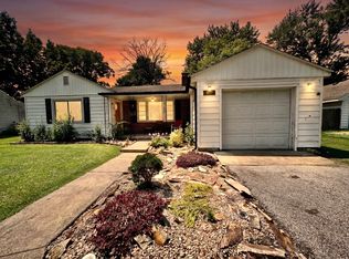 917 N State St, Flora, IL 62839