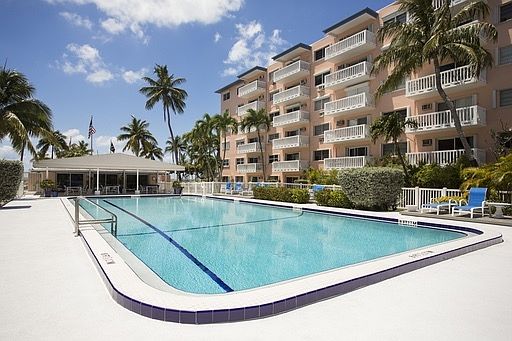 2nd image of 2601 S Roosevelt Blvd #B604