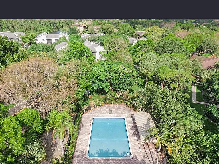 4306 Carambola Cir N — Photo 11