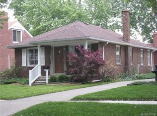 1121 11th St, Wyandotte, MI 48192