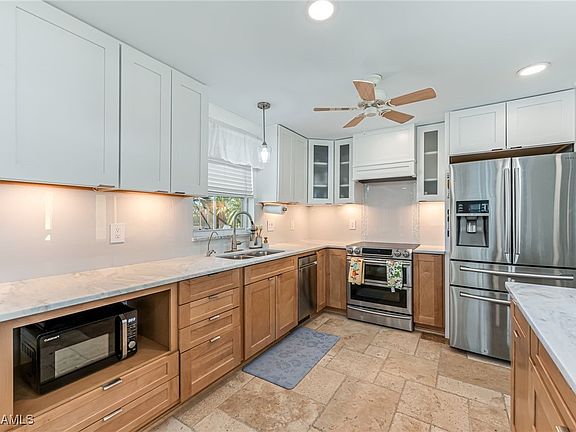 5th image of 154 SW 51st St
