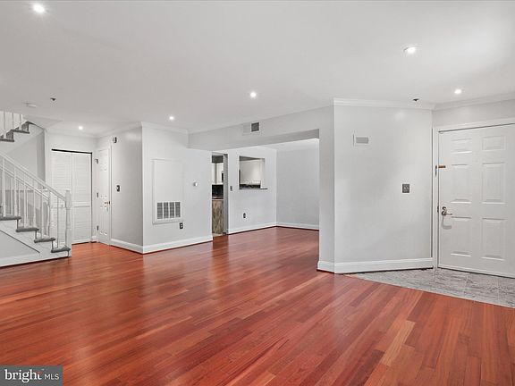 4th image of 1645 International Dr #Townhouse 16
