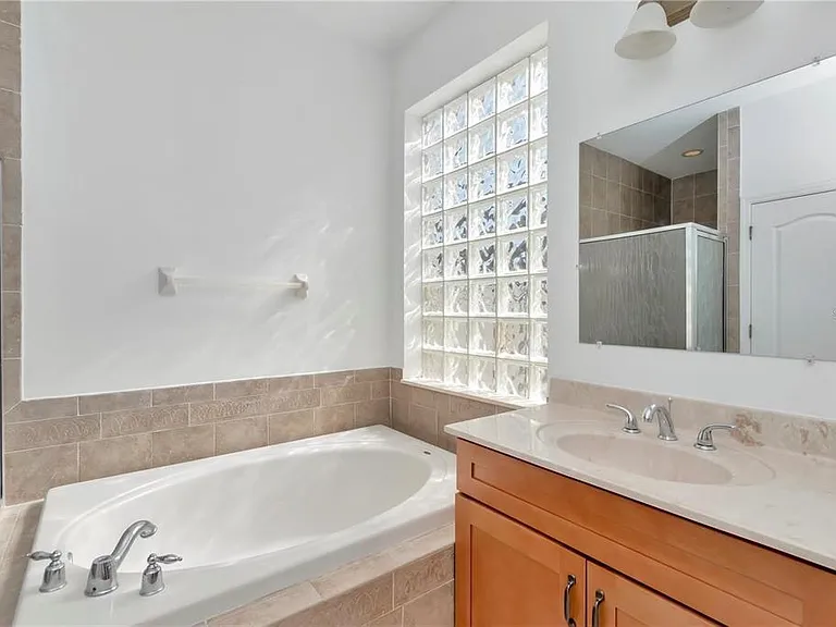 29822 Boyette Oaks Pl — Photo 15