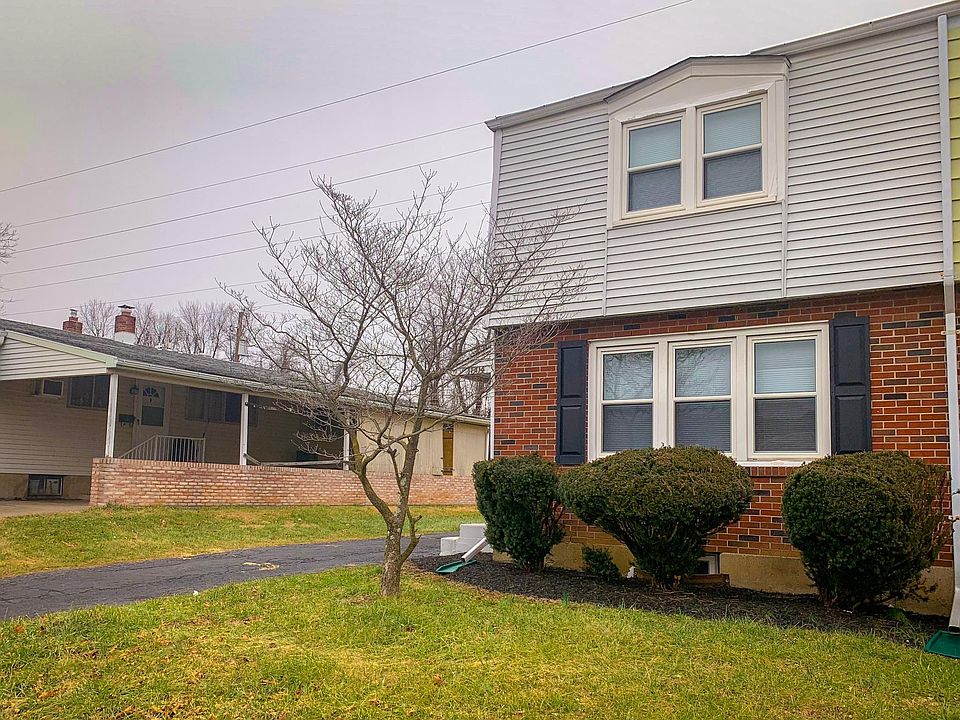 Front of house with driveway