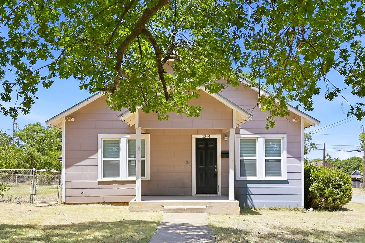 2201 Windsor Ave - 2201 Windsor Ave — Photo 1