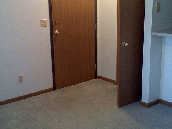 5th image of 528 N Dubuque St APT 21