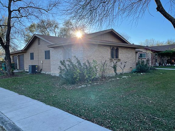 3rd image of 223 Royal Dr