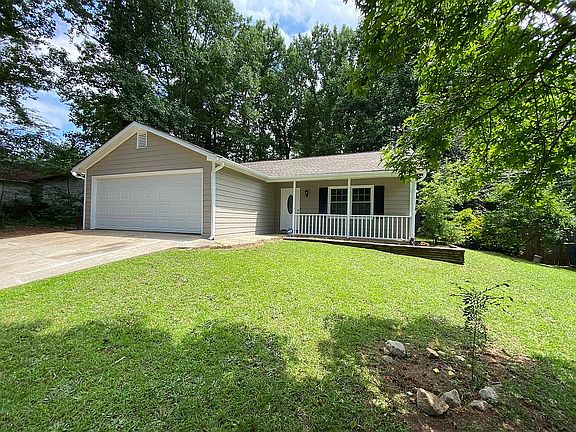3rd image of 338 Crosshill Trl