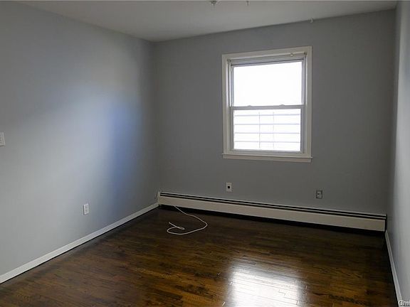 5th image of 156 Truman Ave Floor 1