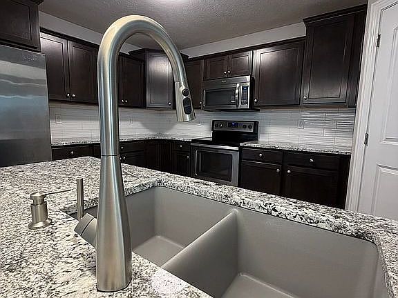 4th image of 7425 Kentwell Ln