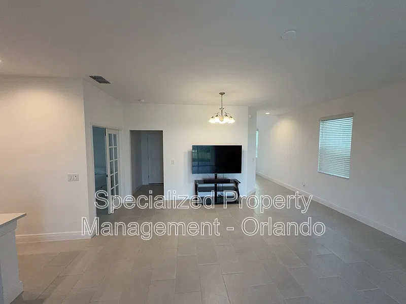 4 bed, 3.0 bath, 2280 sqft, $2,995 — Photo 3