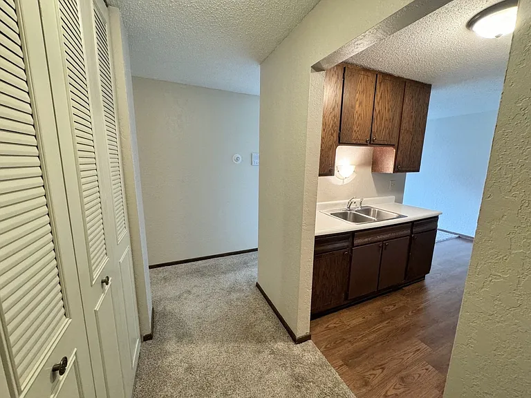 956 Place Apartments — Photo 10