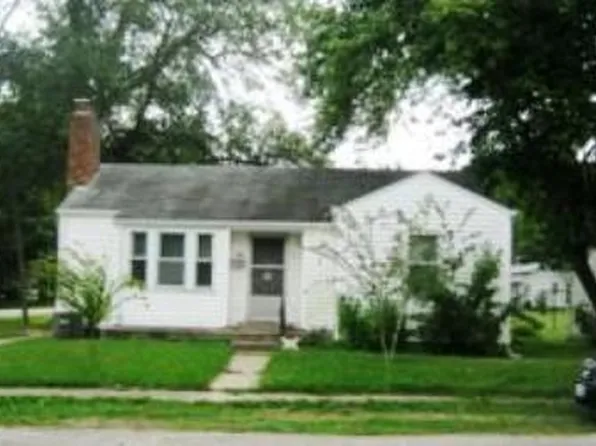 240 Fair Ave, Flora, IL 62839