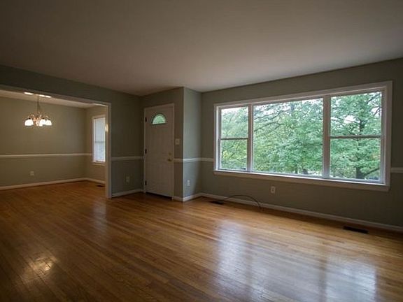 3rd image of 2261 5th St NE