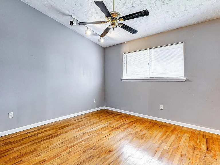 5519 Burlinghall Dr — Photo 11