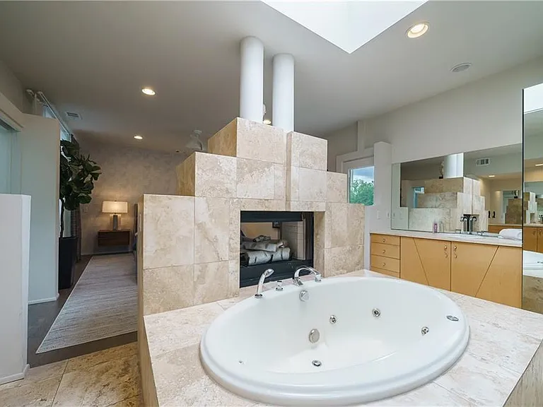 114 Lindbergh Dr NE — Photo 35