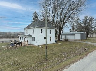 2622 Paris Rd, Central City, IA 52214