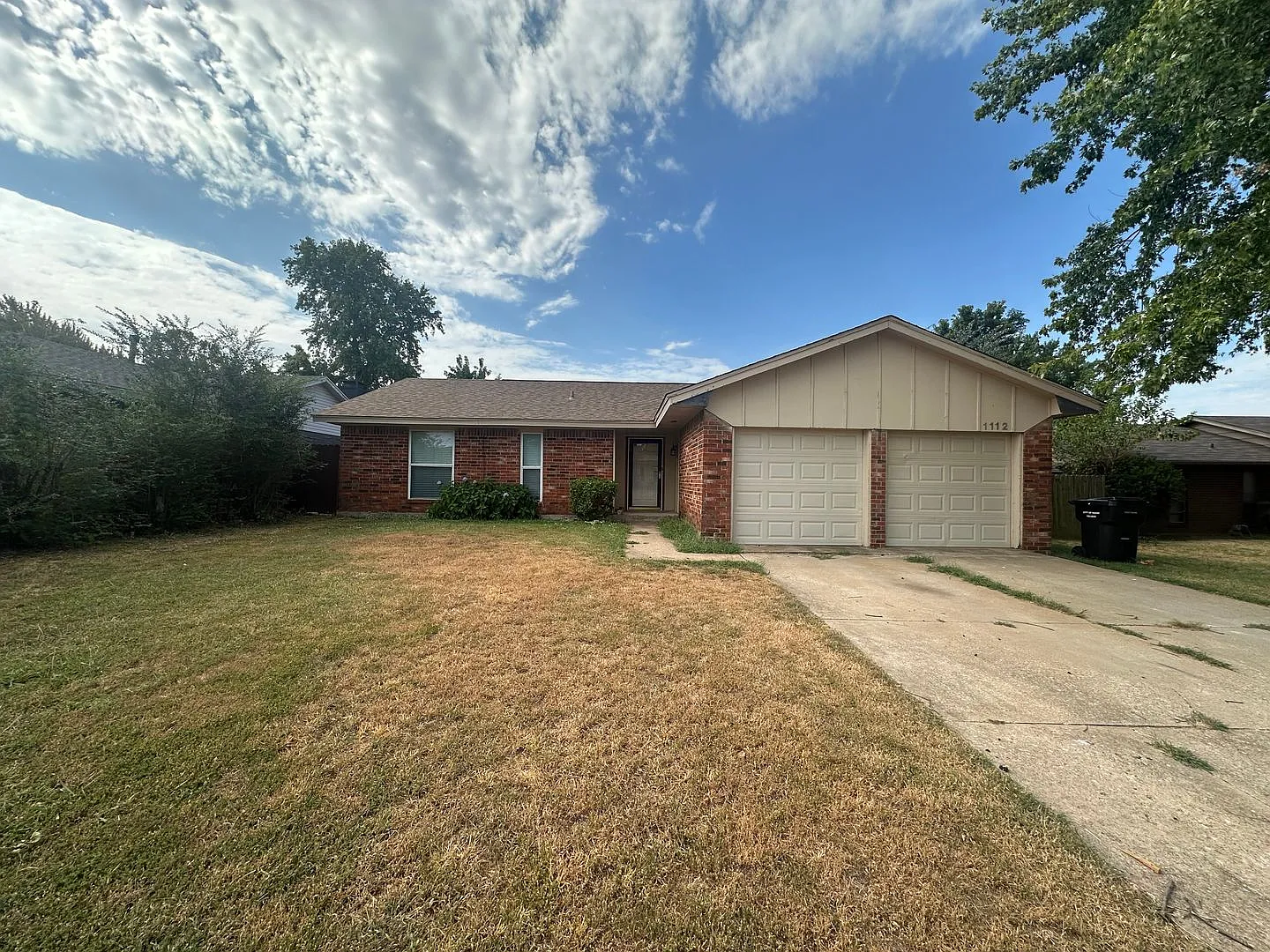 3 Bed, 2 Bath Brick Home w/2 Car Garage — Photo 4