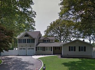 20 Lambeth St, Holbrook, NY 11741