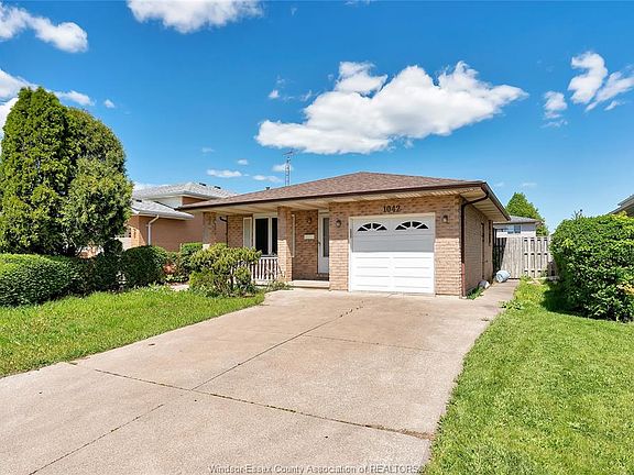 2nd image of 1042 Brookview Cres