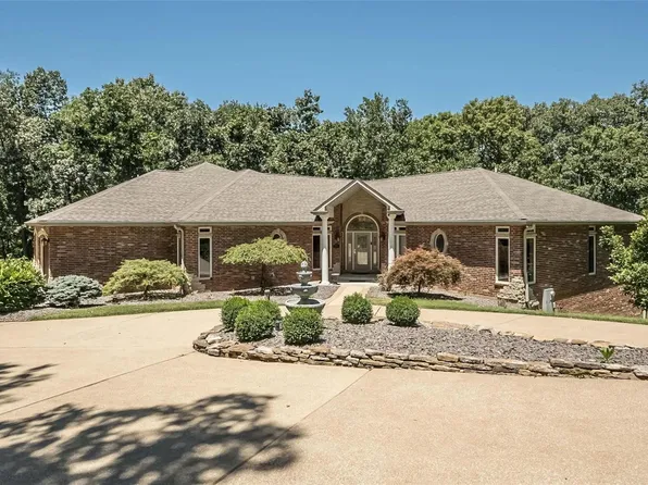 18563 Bridlespur Estates Dr, Pacific, MO 63069