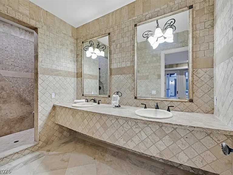 8 Rue Mediterra Dr — Photo 66