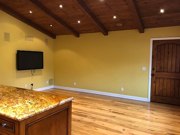 4th image of 725 W Pedregosa St #B