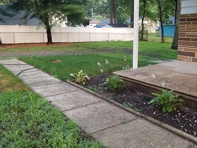 10.000 sqft yard.