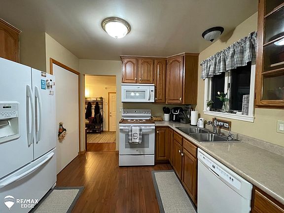 3rd image of 13424 Blueberry Ln