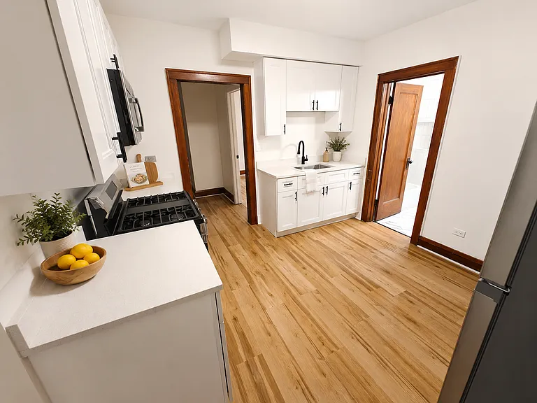 6805 S Artesian Ave #1 — Photo 3