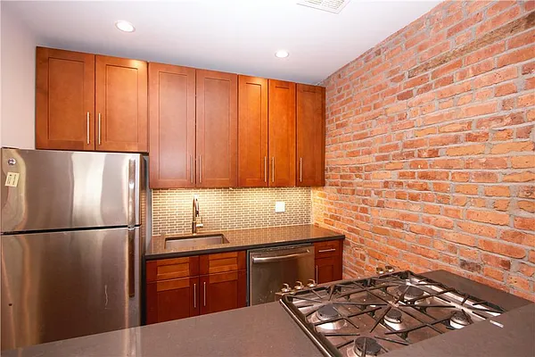 Rented by R New York | media 24