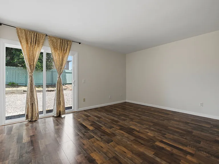 1712 Greentree Rd — Photo 16