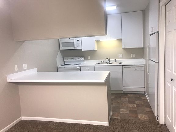5th image of 881 Montrose Ave APT 214
